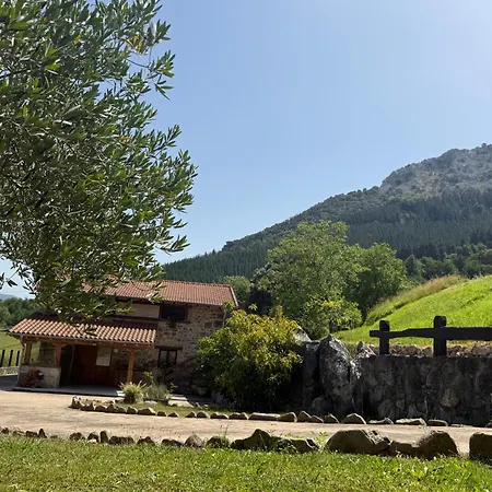 Caserio Solaguren Parque Natural Urkiola